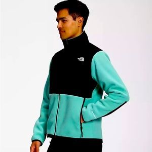 NWOT The North Face Men’s Denali Jacket size M
